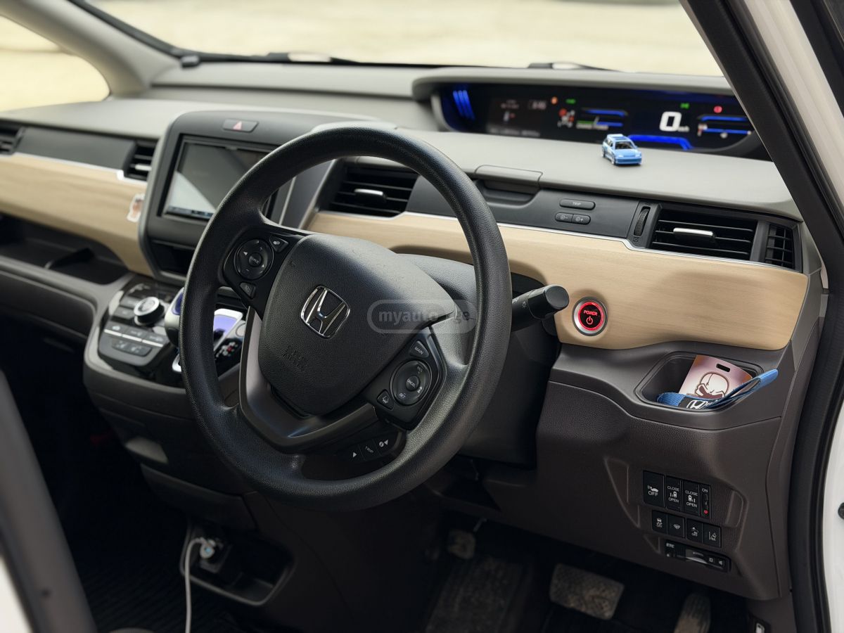 Honda Freed - фото 4