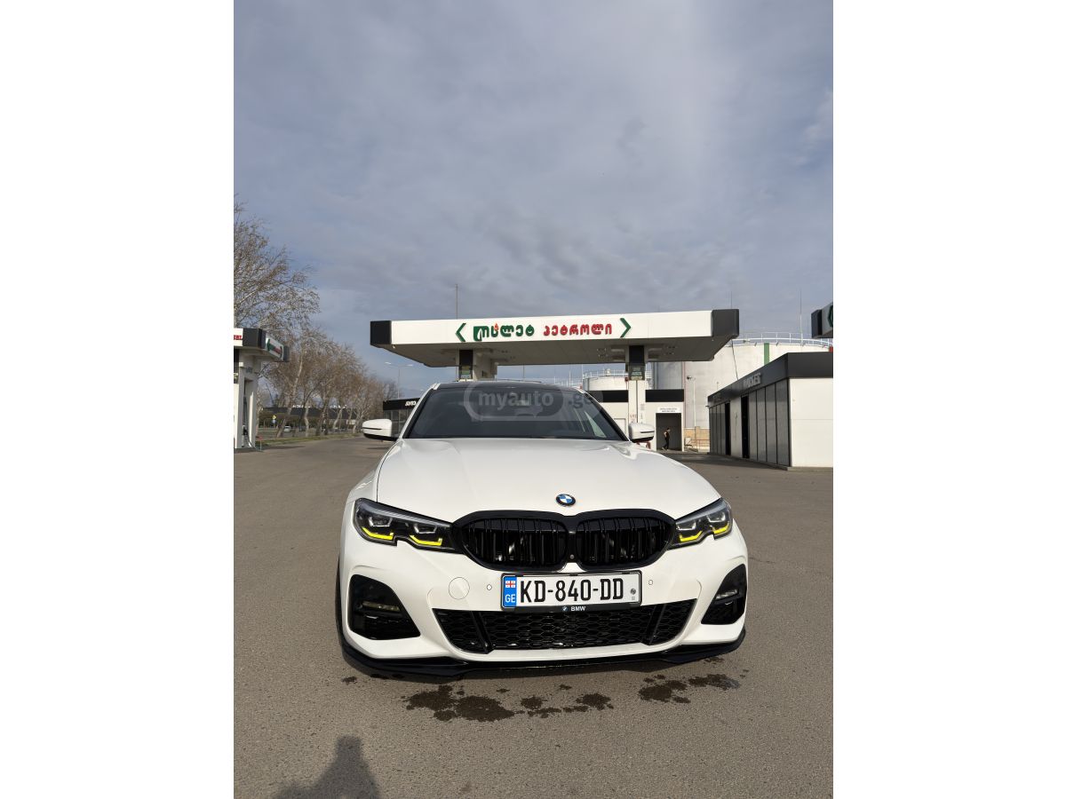 BMW 330 - фото 1