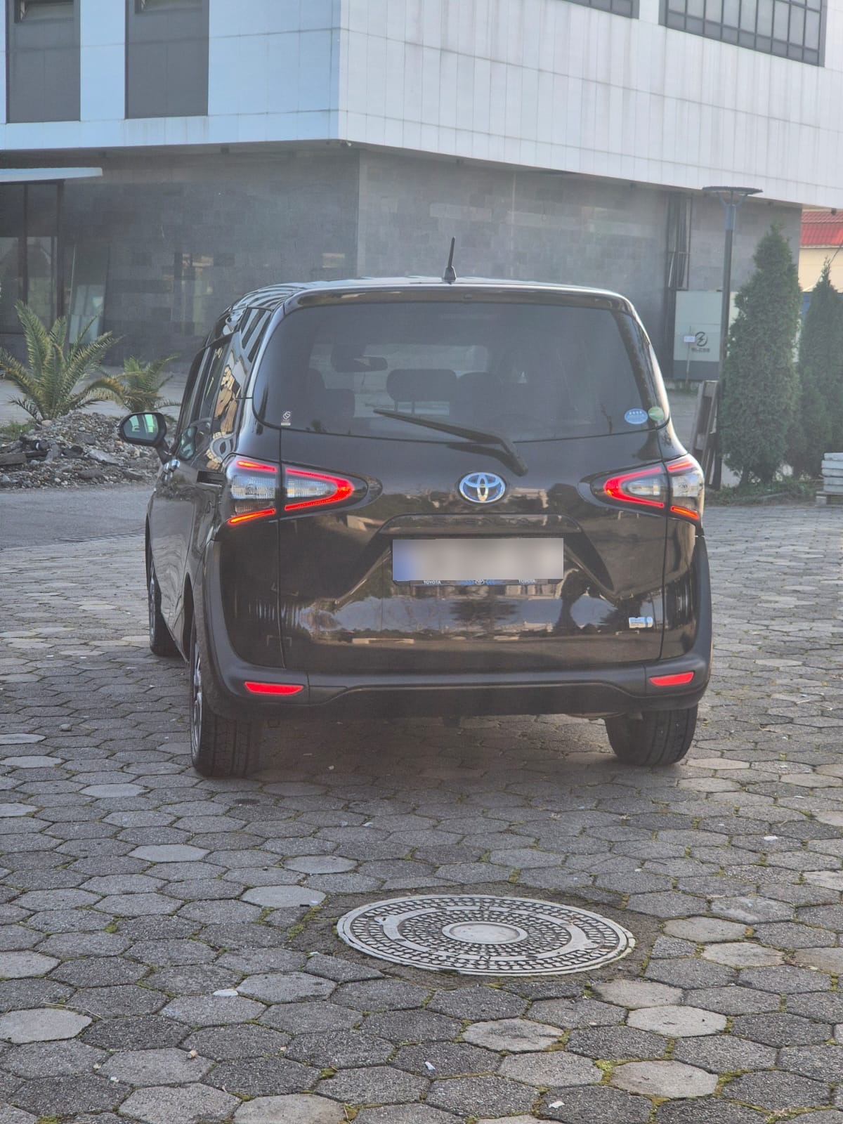 Toyota Sienta - фото 3