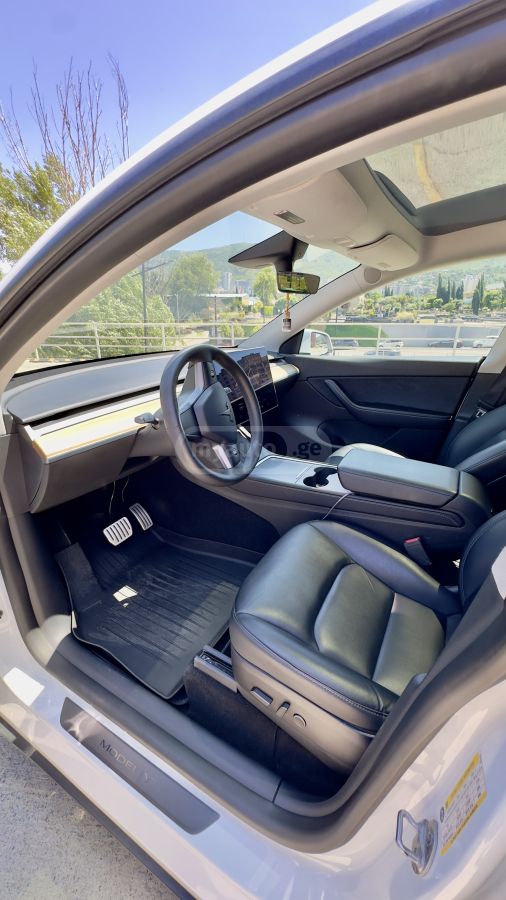 Tesla Model Y - фото 12