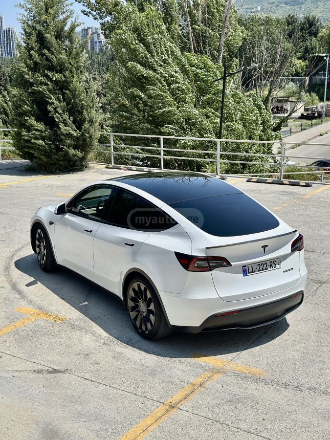 Tesla Model Y - фото 4