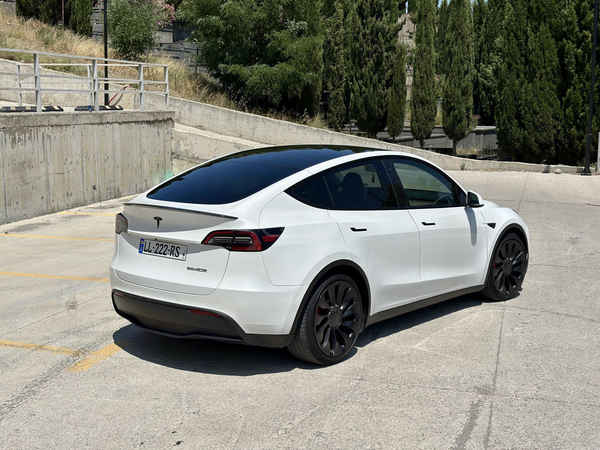 Tesla Model Y - фото 6