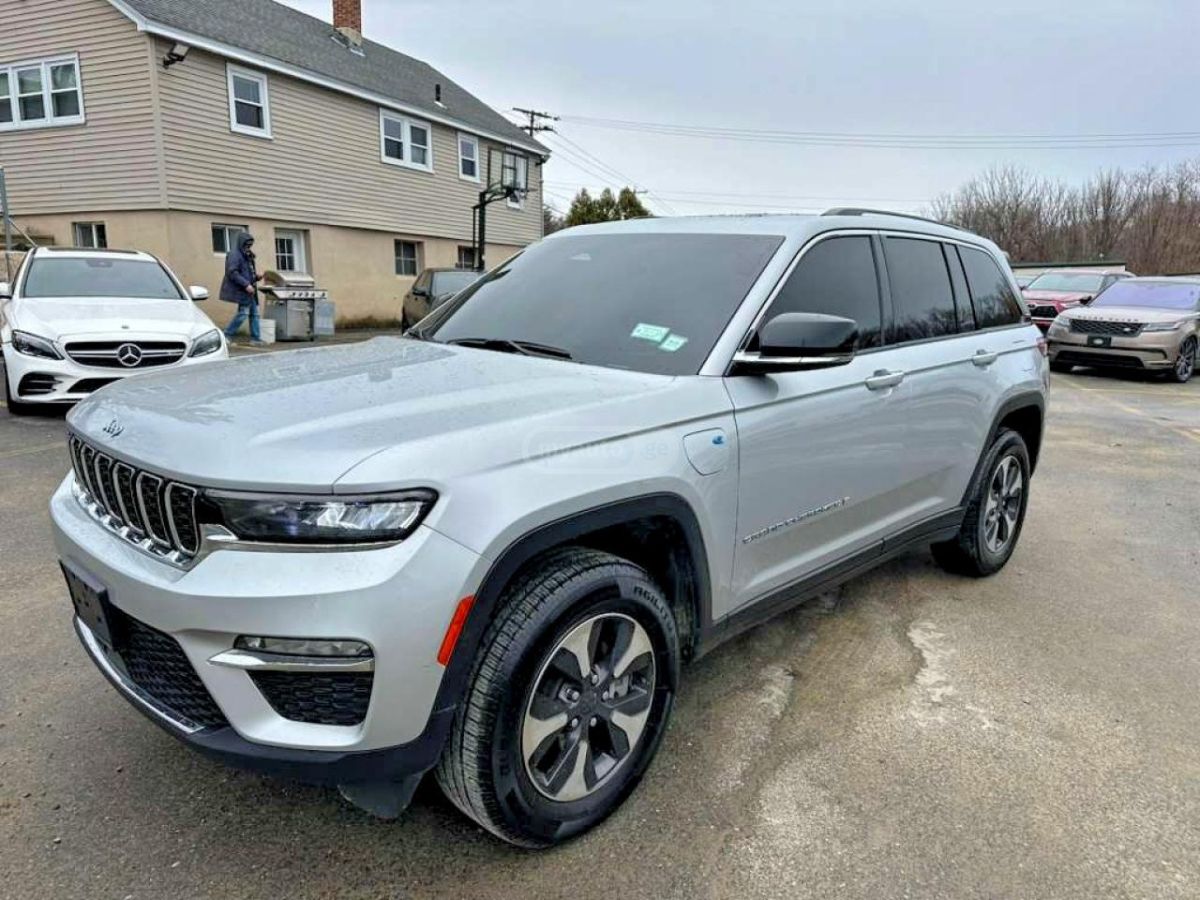 Jeep Grand Cherokee - фото 1