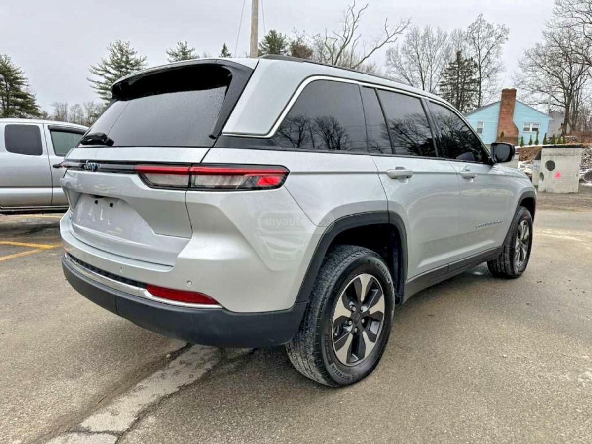 Jeep Grand Cherokee - фото 3