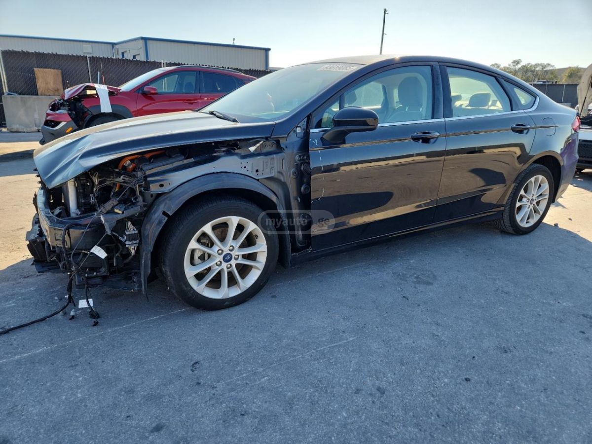 Ford Fusion - фото 1