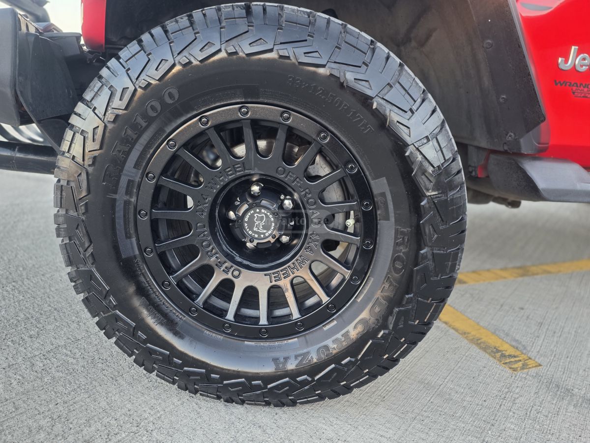 Jeep Wrangler - фото 12