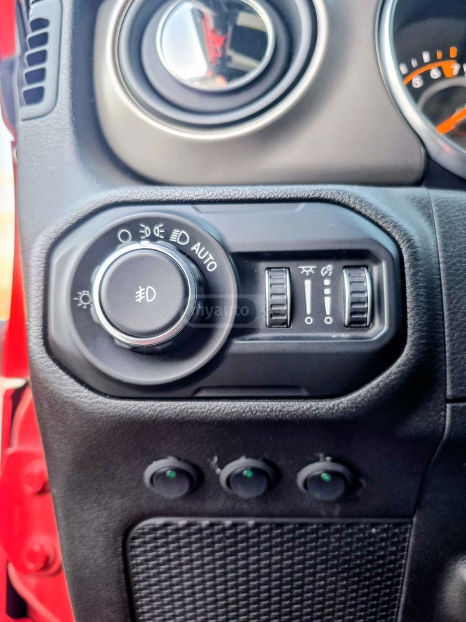 Jeep Wrangler - фото 7