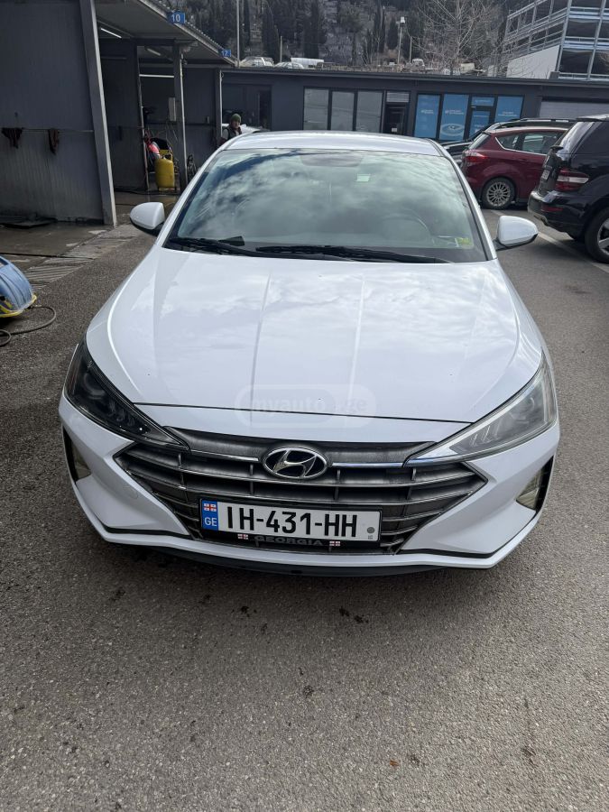 Hyundai Elantra - фото 1