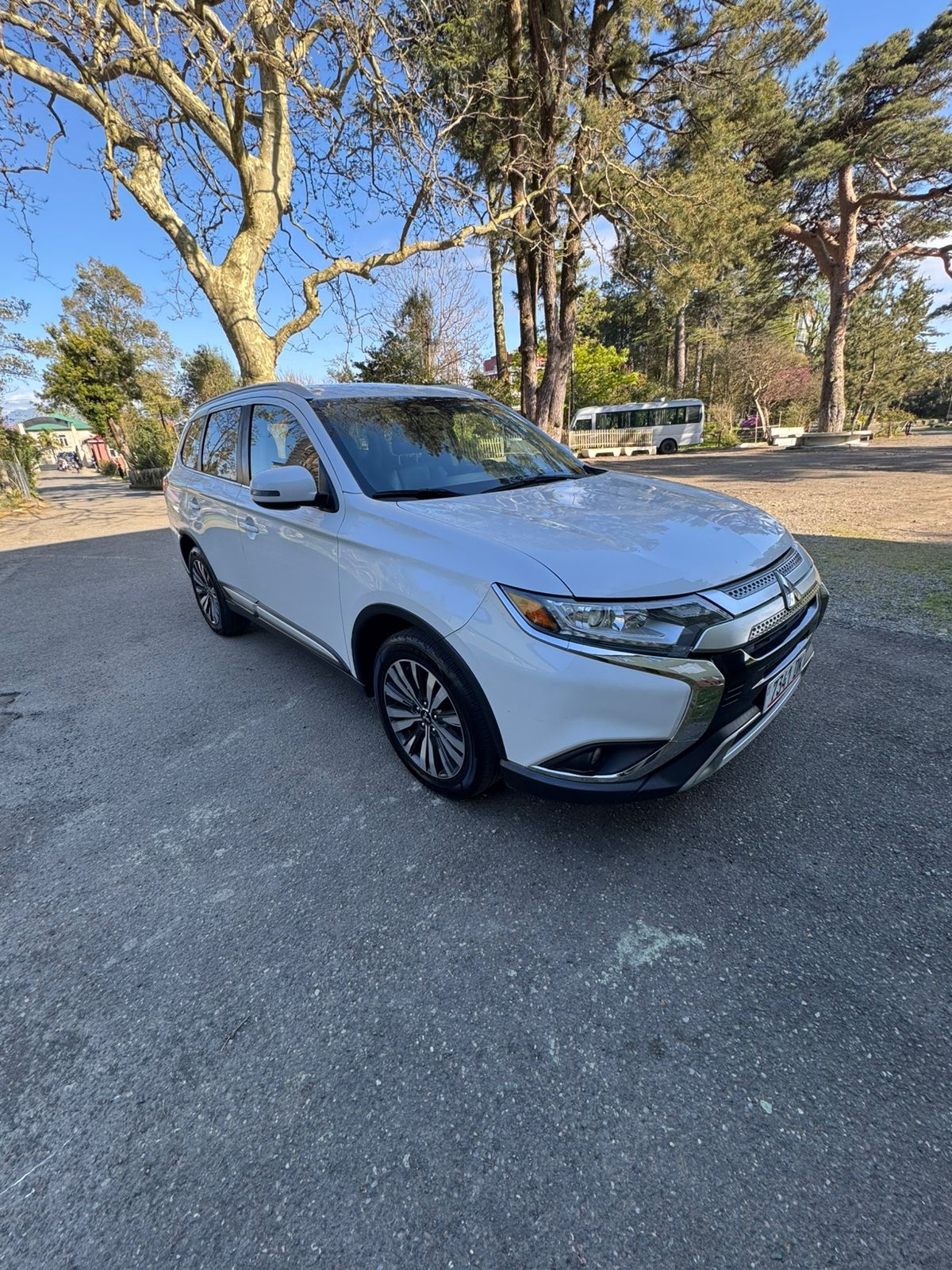 Mitsubishi Outlander - фото 1