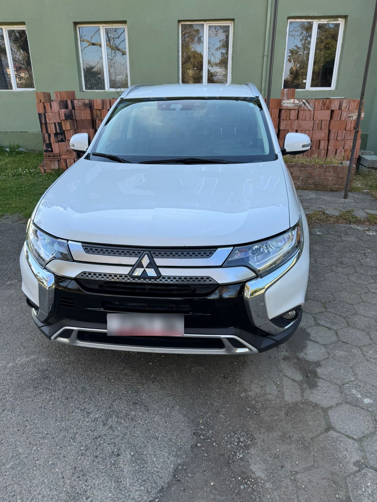 Mitsubishi Outlander - фото 2
