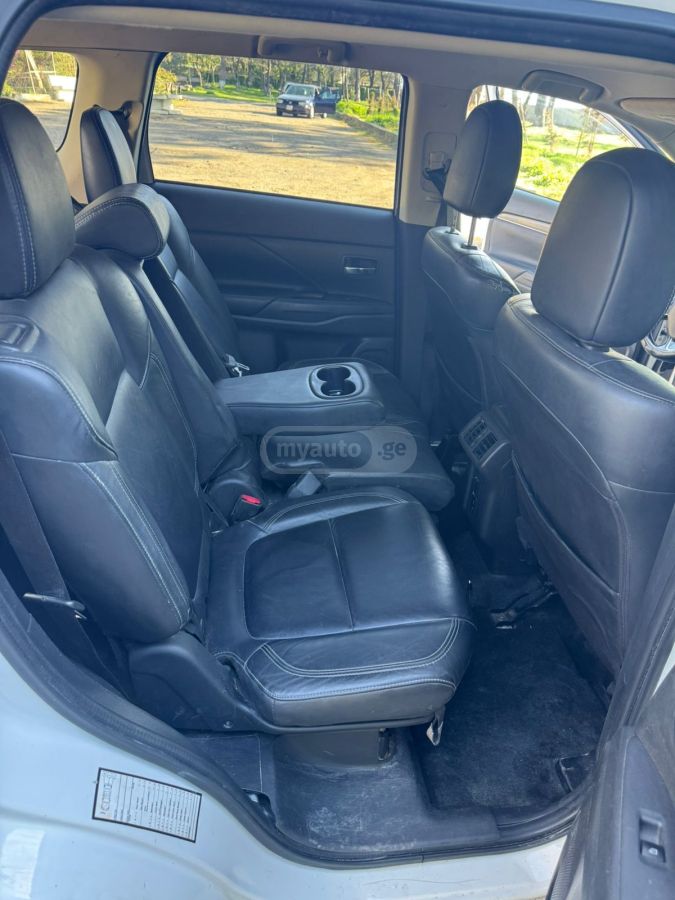 Mitsubishi Outlander - фото 4