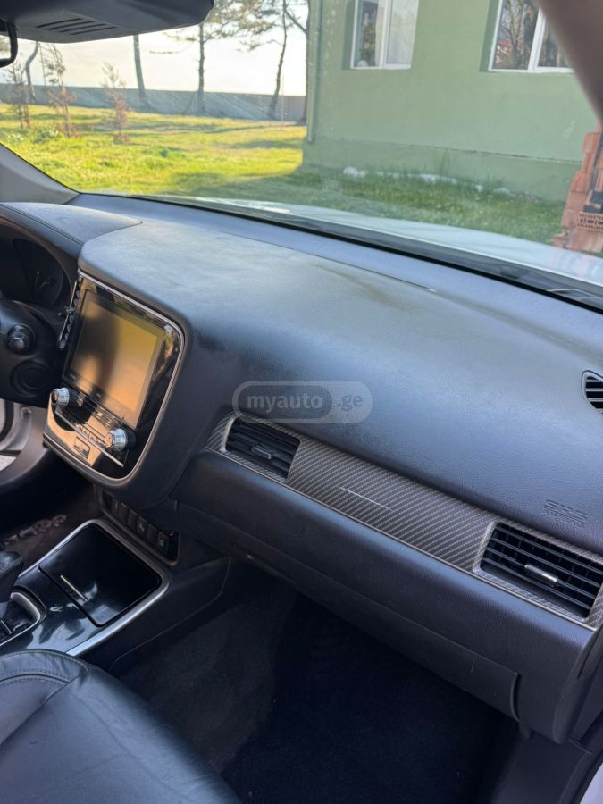 Mitsubishi Outlander - фото 6