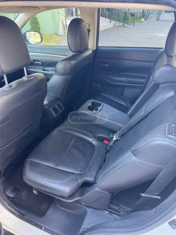 Mitsubishi Outlander - фото 8