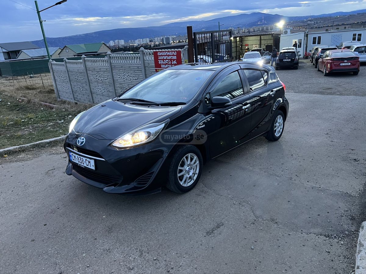 Toyota Aqua - фото 1