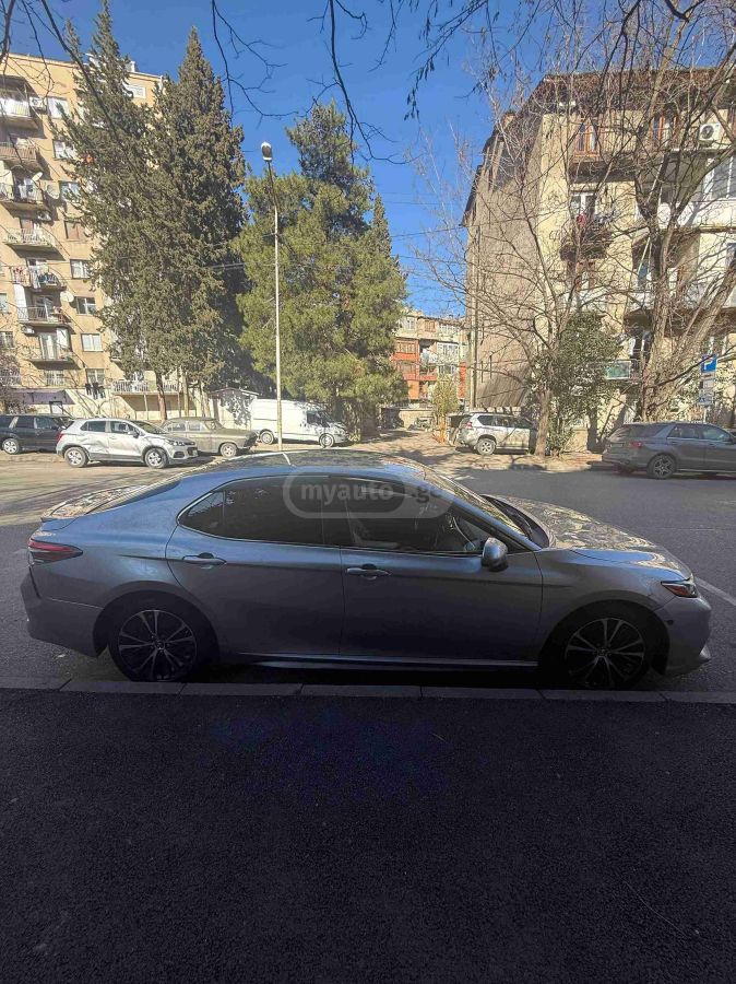 Toyota Camry - фото 2