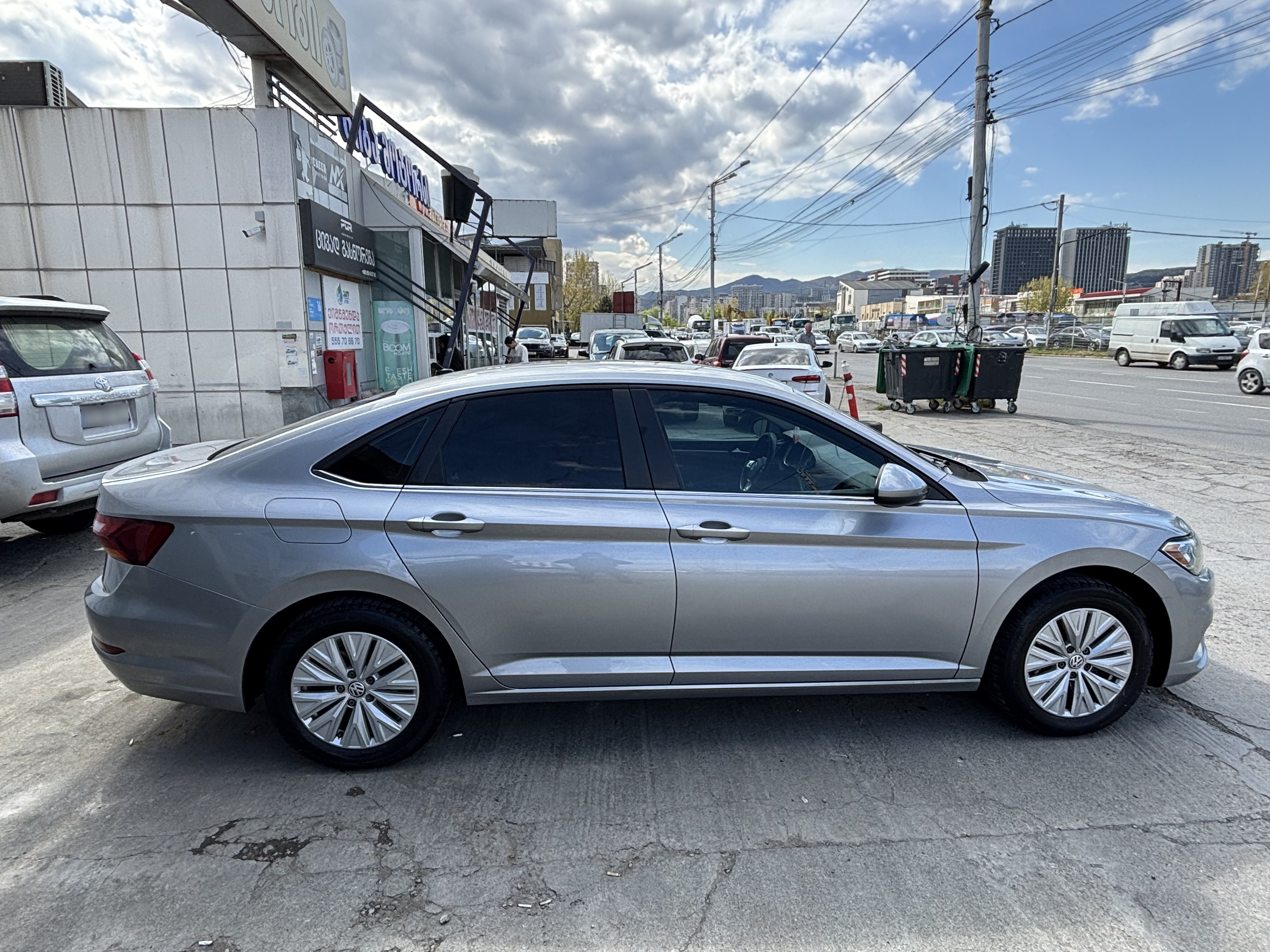 Volkswagen Jetta - фото 2