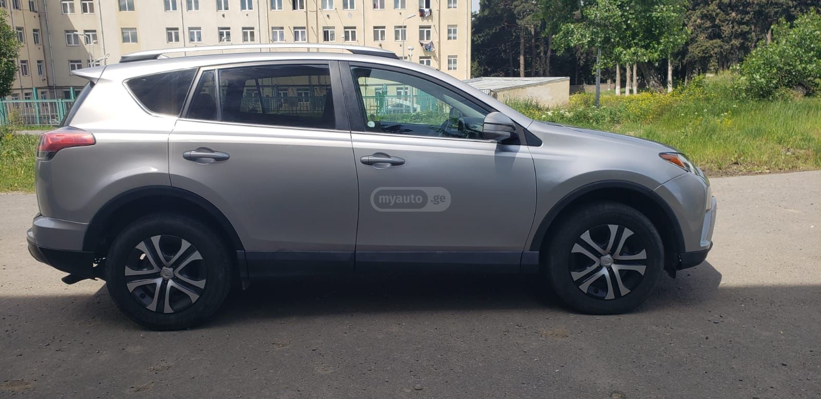 Toyota RAV 4 - фото 1