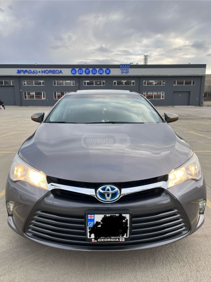 Toyota Camry - фото 1