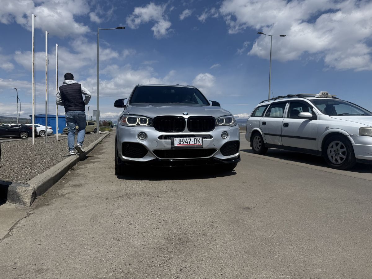 BMW X5 - фото 1