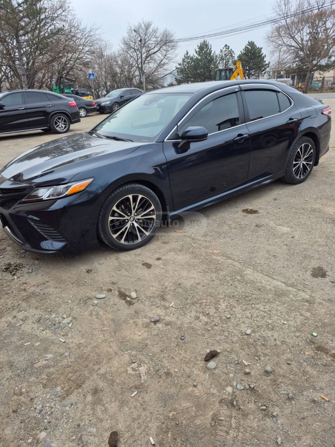 Toyota Camry - фото 1
