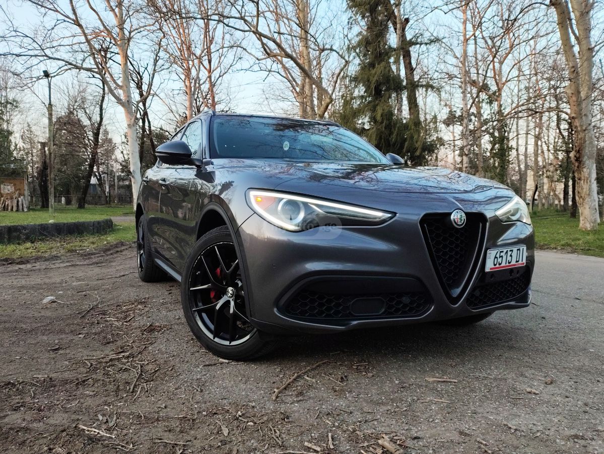 Alfa Romeo Stelvio - фото 1