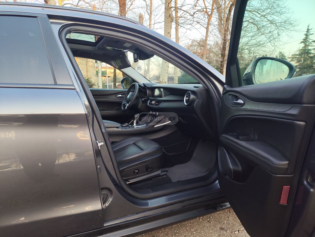 Alfa Romeo Stelvio - фото 10