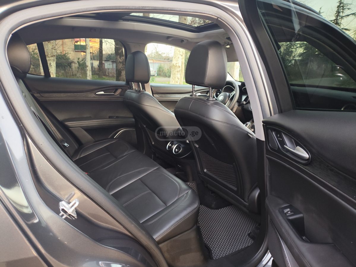 Alfa Romeo Stelvio - фото 11