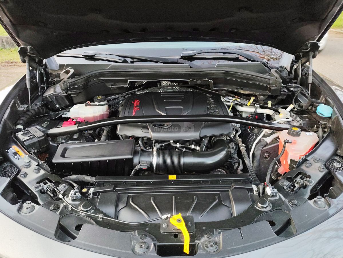 Alfa Romeo Stelvio - фото 15