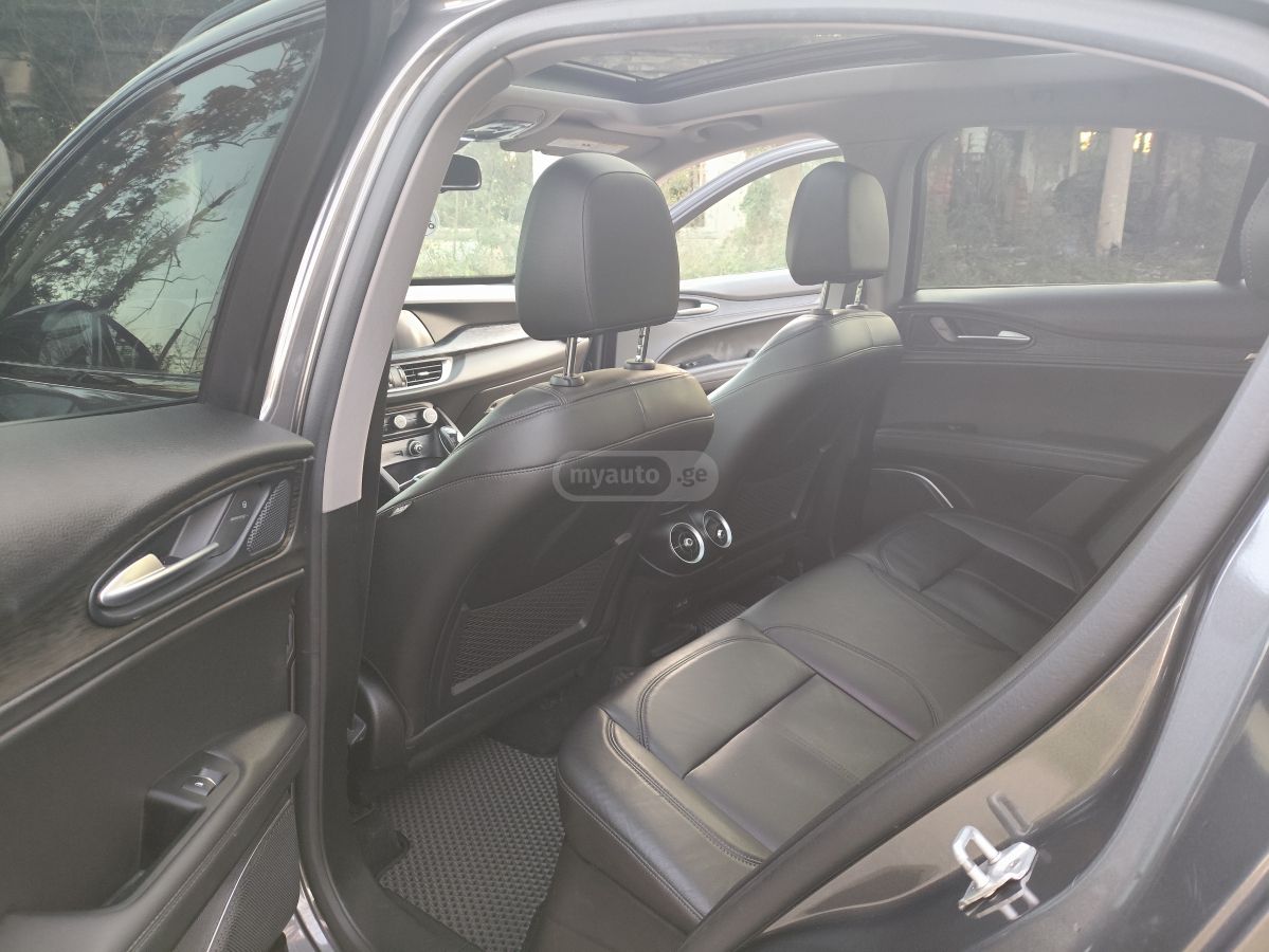 Alfa Romeo Stelvio - фото 9