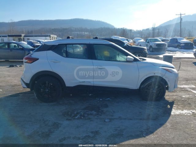 Nissan SV 4dr Front Wheel Drive CVT — миниатюра 11