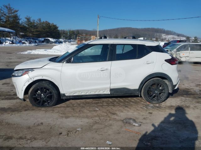 Nissan SV 4dr Front Wheel Drive CVT — миниатюра 12