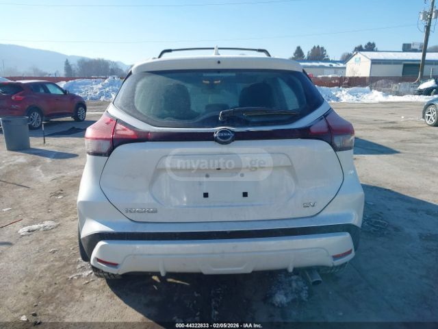 Nissan SV 4dr Front Wheel Drive CVT — миниатюра 14