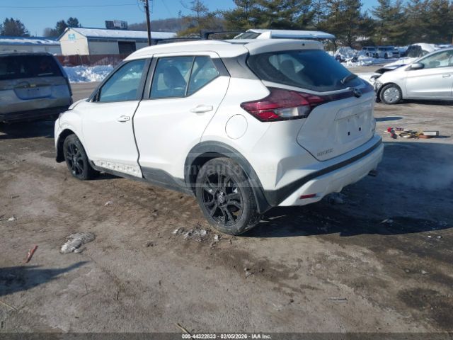 Nissan SV 4dr Front Wheel Drive CVT — миниатюра 3