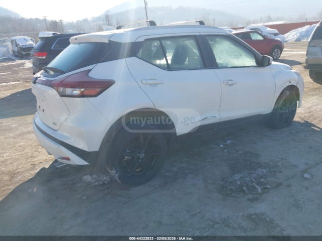 Nissan SV 4dr Front Wheel Drive CVT — миниатюра 4