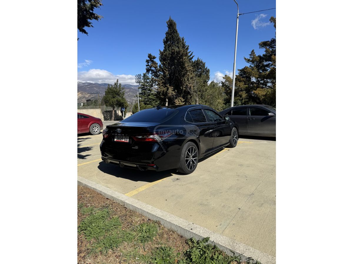 Toyota Camry - фото 2