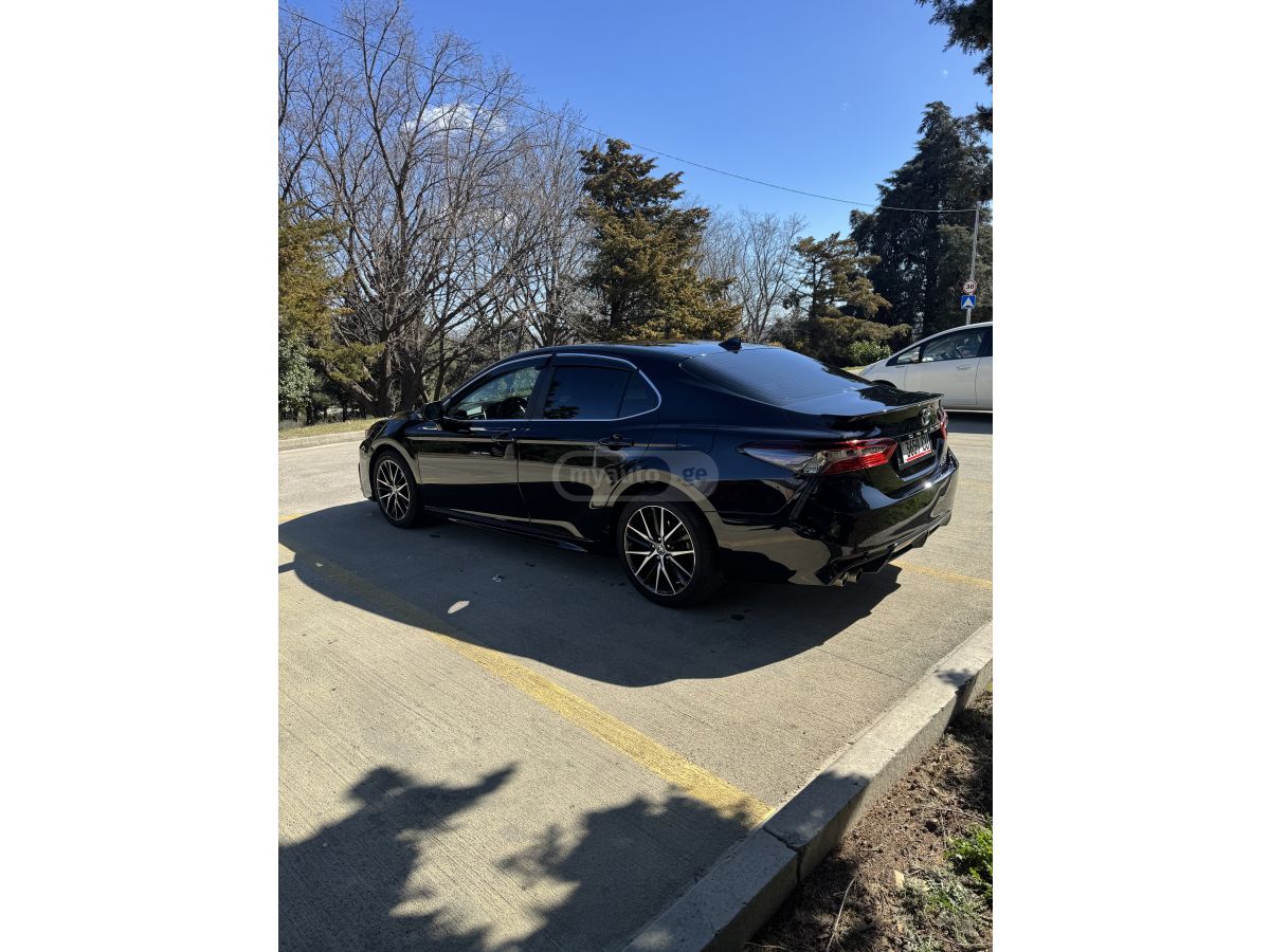 Toyota Camry - фото 3