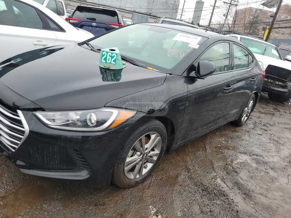 Hyundai Elantra - фото 1