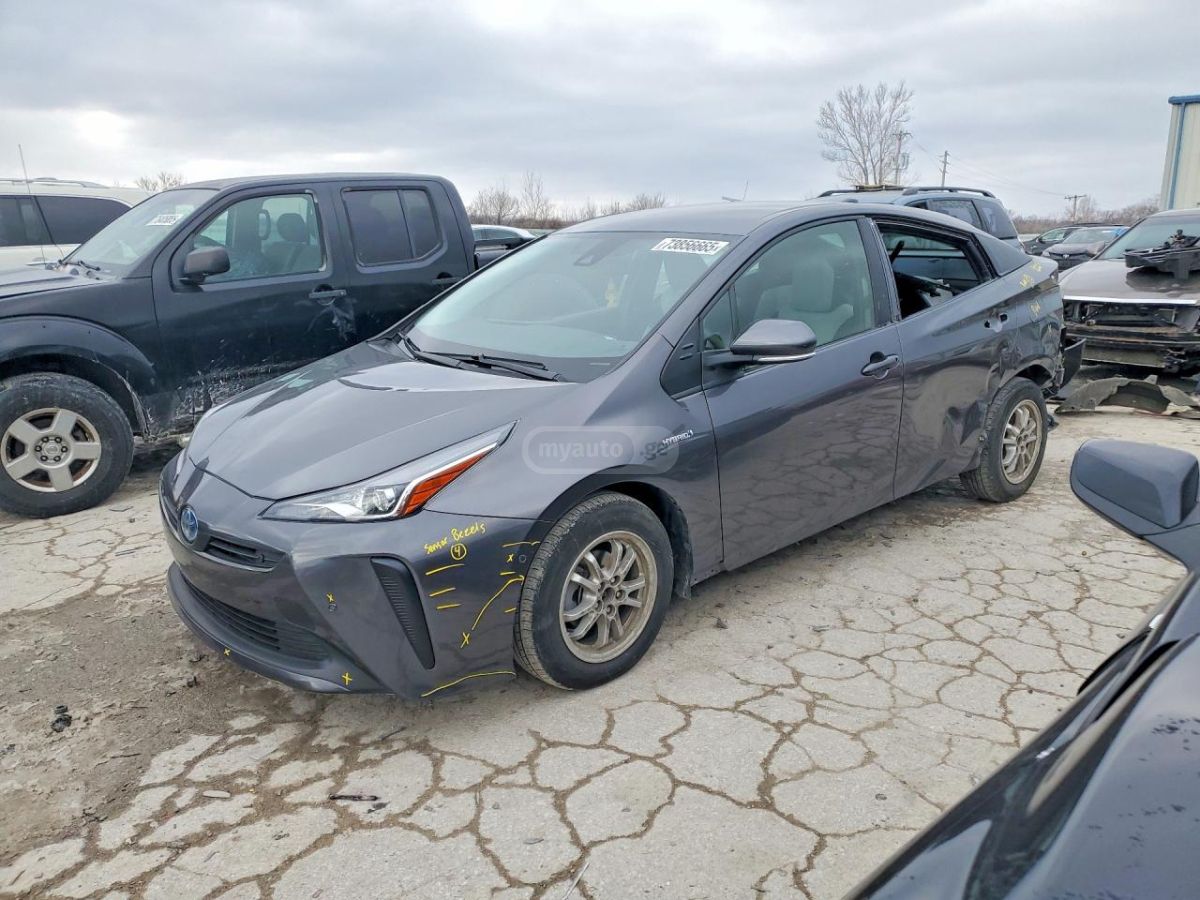 Toyota Prius - фото 1