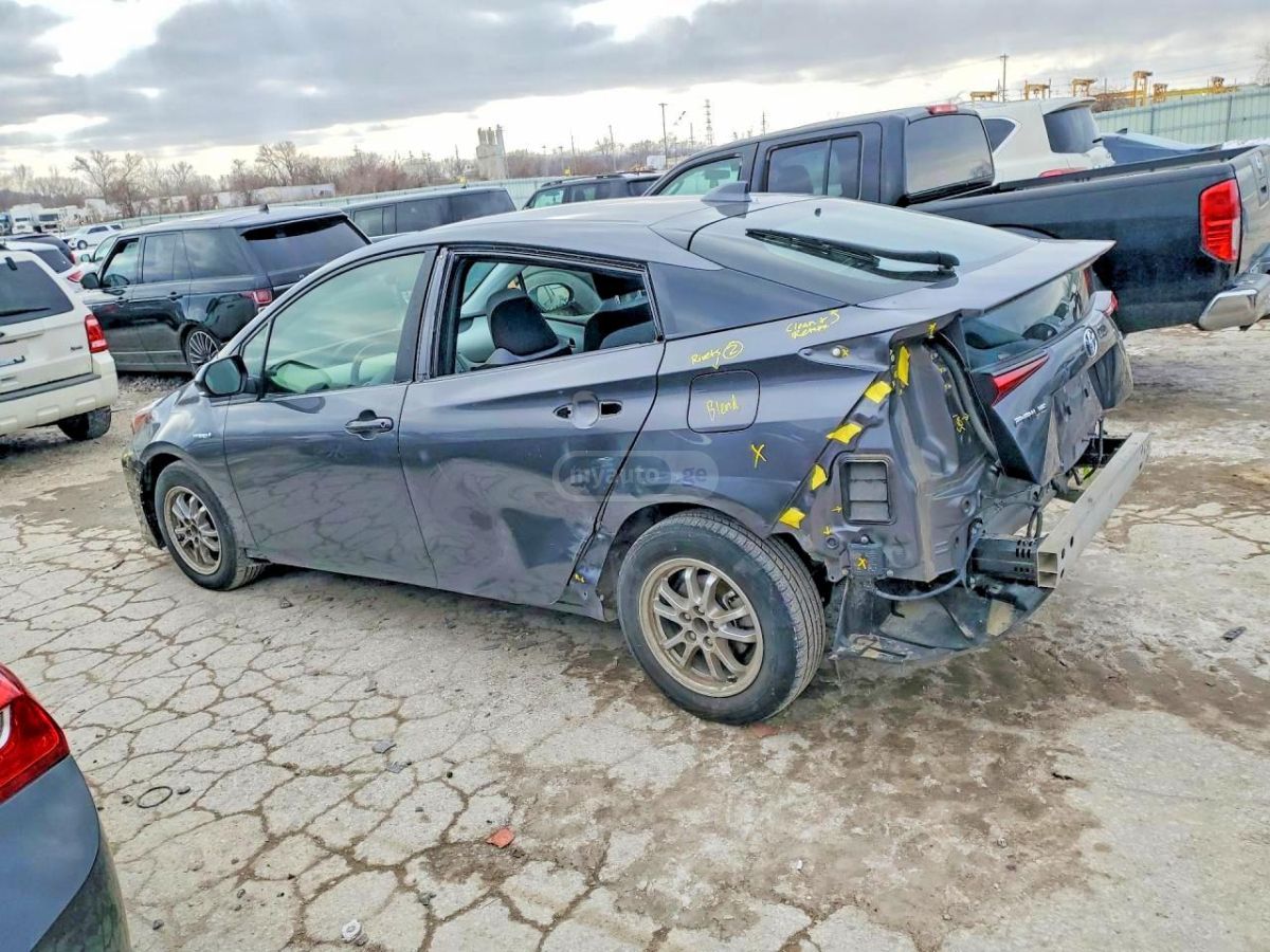 Toyota Prius - фото 2