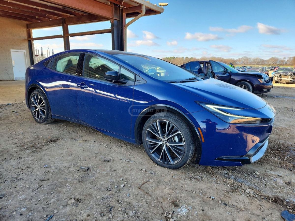 Toyota Prius - фото 4