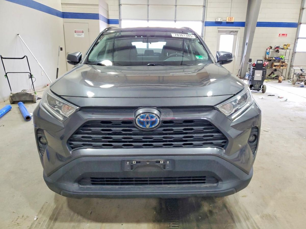 Toyota RAV 4 - фото 1