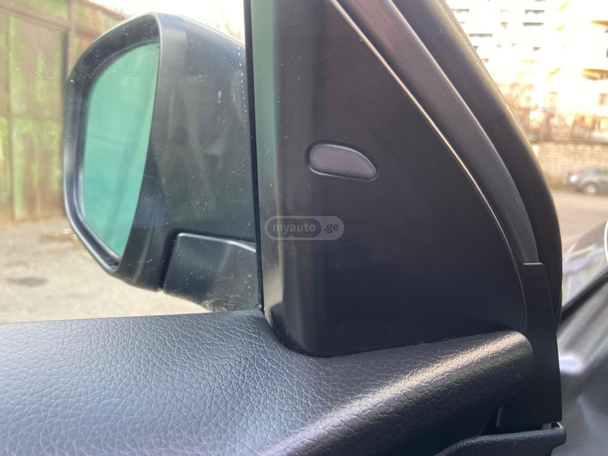 Nissan Rogue Sport - фото 11