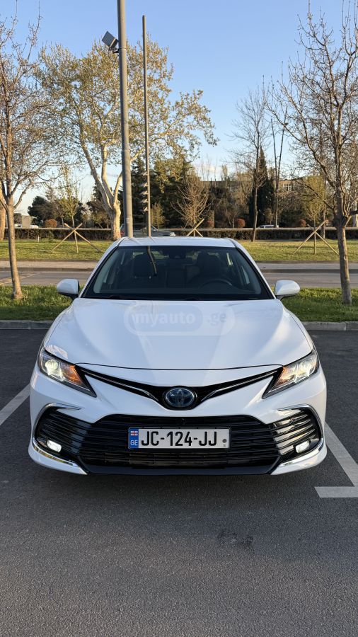 Toyota Camry - фото 1