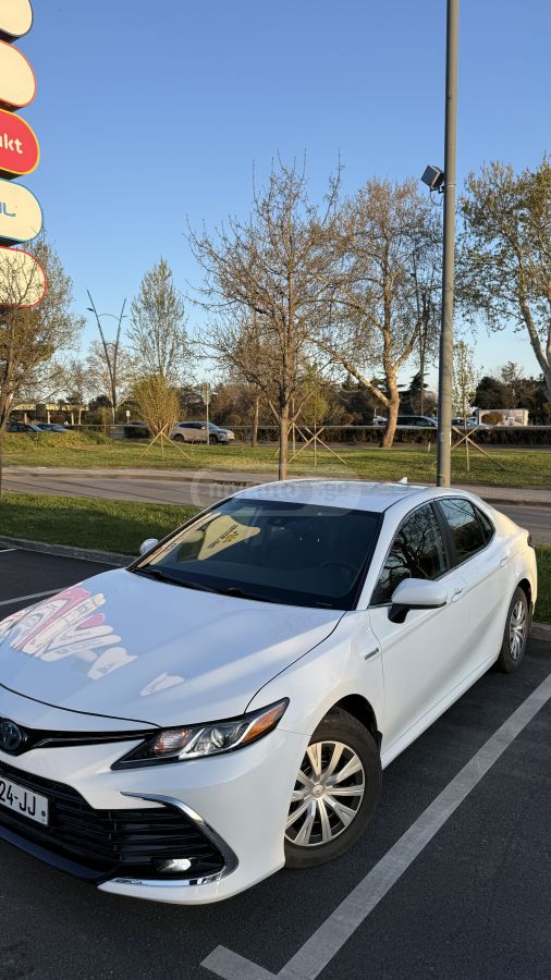 Toyota Camry - фото 2