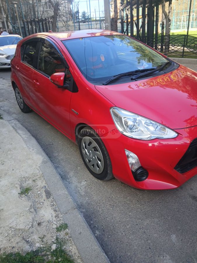 Toyota Aqua - фото 2