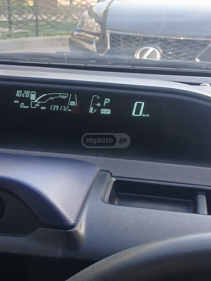 Toyota Aqua - фото 4