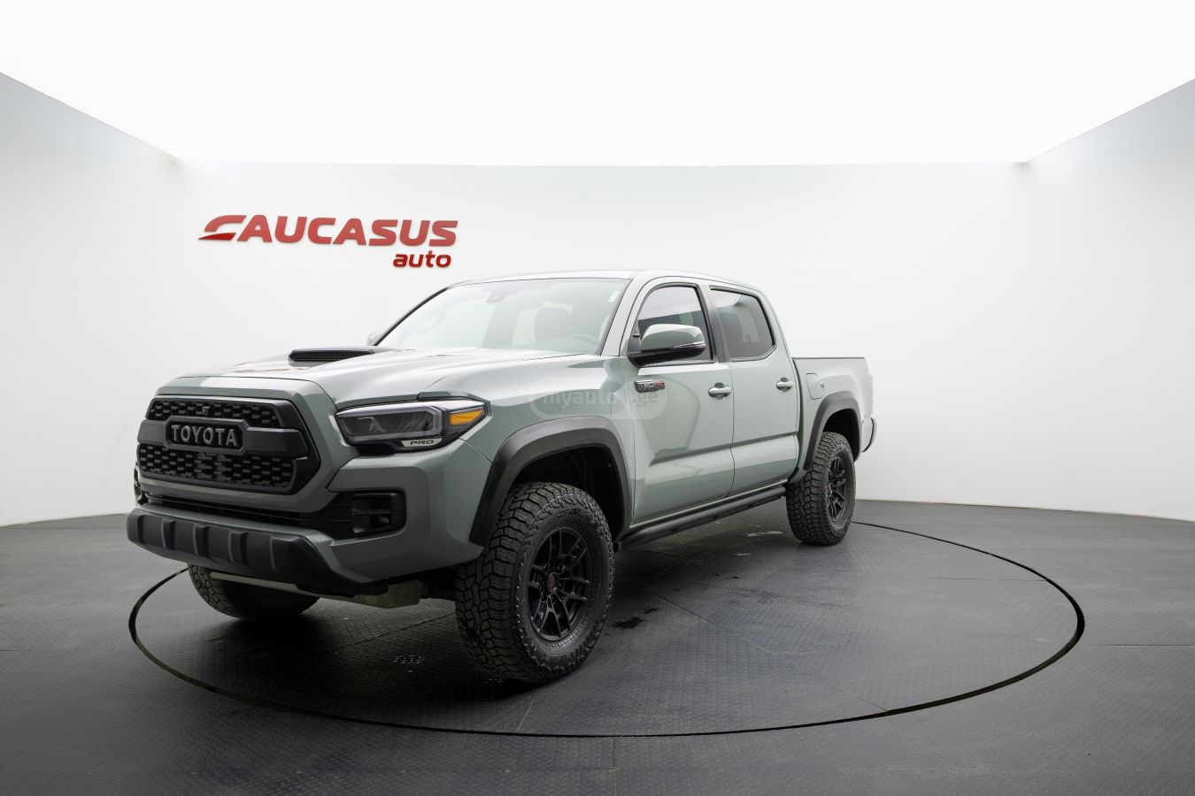 Toyota Tacoma - фото 1