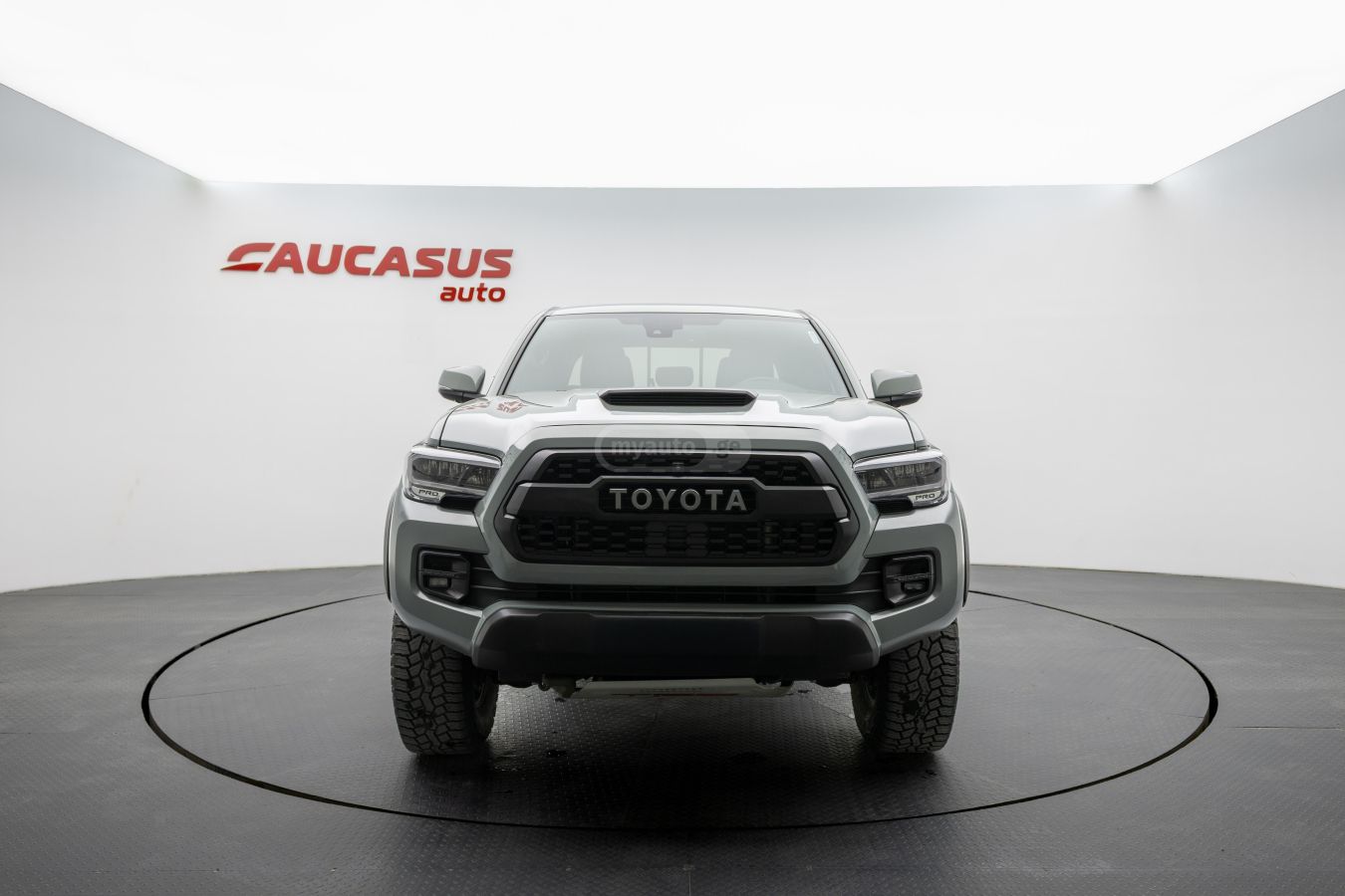 Toyota Tacoma - фото 2