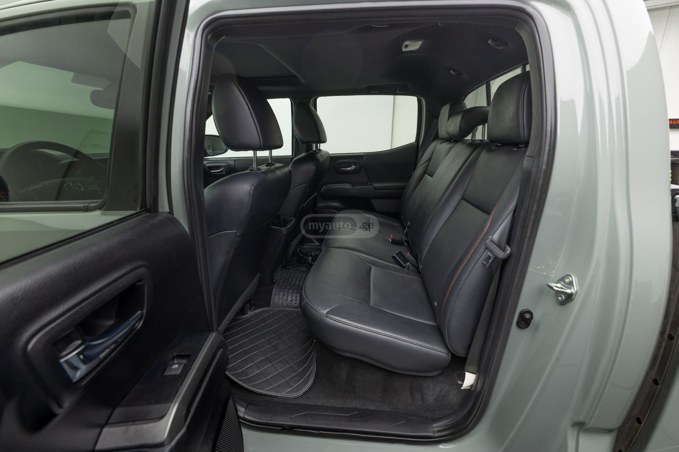 Toyota Tacoma - фото 8