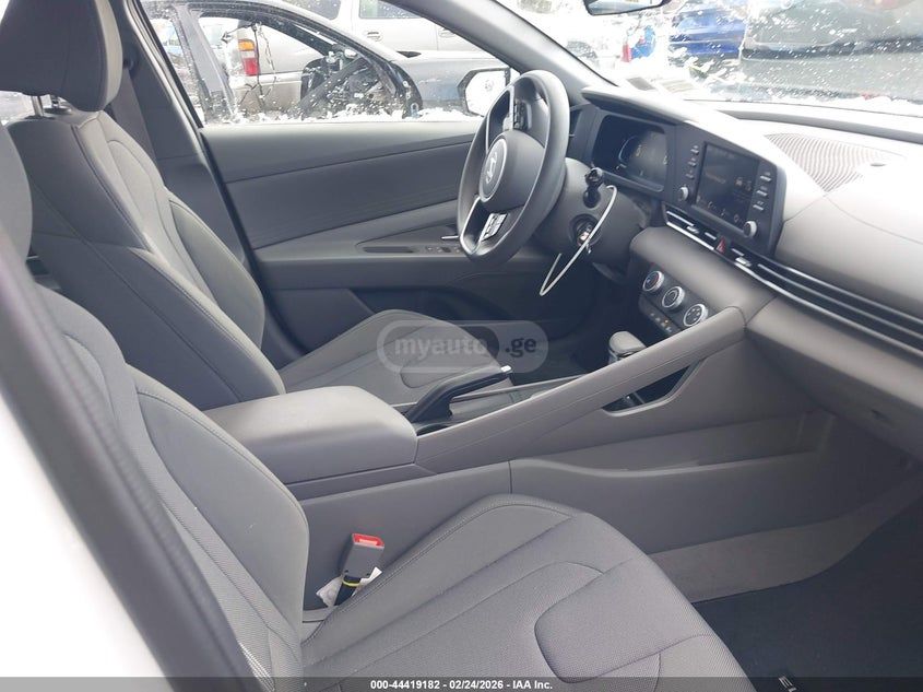 Hyundai Elantra - фото 10